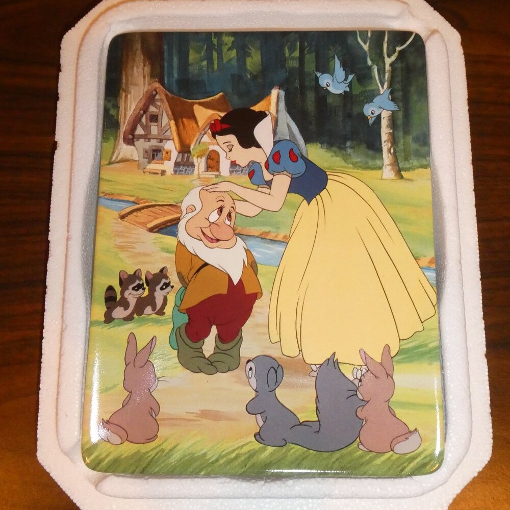 SALE - Snow White and the Seven Dwarfs “Here’s A Little Kiss” Collector’s Plate - Picture 5 of 6